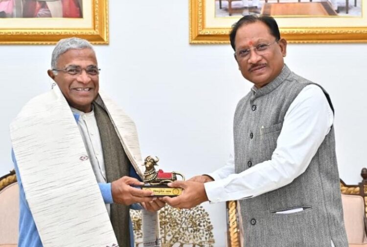 मुख्यमंत्री विष्णुदेव साय से राज्यसभा के उप सभापति हरिवंश ने की सौजन्य मुलाकात