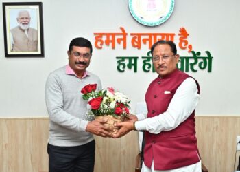 मुख्यमंत्री साय से उनके नवनियुक्त सलाहकार आर. कृष्णा दास ने की मुलाकात