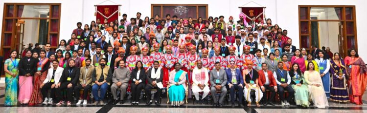 राष्ट्रपति भवन में छत्तीसगढ़ की झांकी कलाकारों का सम्मान, राष्ट्रपति द्रौपदी मुर्मु ने सराही जनजातीय कला, कलाकार हुए भावविभोर